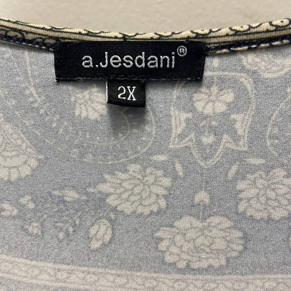 a Jesdani Blouse.             #1595 - Picture 3 of 5
